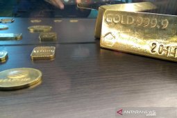 Emas datar di Asia, spekulasi bunga Fed naik mengimbangi lonjakan Covid-19
