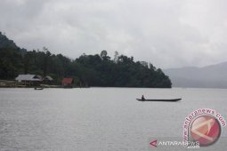 Pemda Sigi lepas 50.000 ekor bibit ikan di Danau Lindu