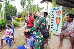 Satgas TNI buka layanan pangkas rambut gratis di perbatasan