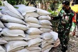 TNI kawal distribusi pupuk bersubsidi di Aceh Timur
