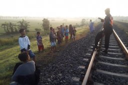 KAI Daop 7 Madiun minta warga tidak "ngabuburit" di jalur kereta