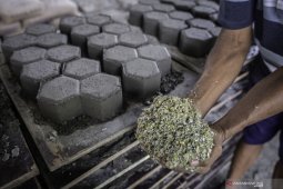Pengusaha wanita ubah sampah plastik jadi bahan bangunan