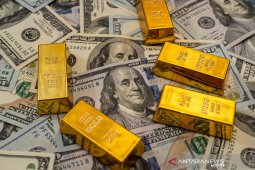 Emas menguat seiring melemahnya dolar