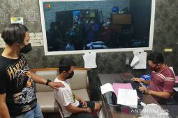 Ancam dan peras seorang warga, polisi gadungan diringkus