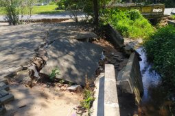 Pelataran Pantai Pulau Datok ambruk