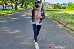 Berjalan kaki bisa jadi latihan fisik untuk ibu rumah tangga