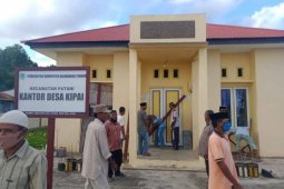Sejumlah kantor desa di Kabupaten Halmahera Tengah dipalang