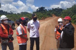 Bupati Fransiskus minta jalan Nanga Era-Batas Kaltim tuntas di aspal