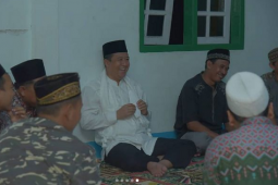 Wabup Muarojambi bercengkerama dengan pengasuh dan santri Ponpes Al-Faqih