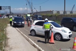 Polisi putar balikkan 320 kendaraan keluar gerbang tol Cileunyi Bandung