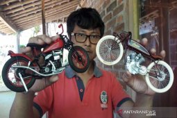 Miniatur motor gede dari limbah paralon diminati konsumen mancanegara