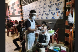 Terjaring razia pengunjung dan pelayan Warkop di Sintang terpapar COVID-19