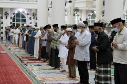 Wali Kota Metro Shalat Gaib untuk korban tenggelamnya KRI Nanggala-402