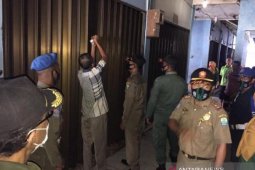 Satpol PP segel warung kopi di Simeulue karena jualan pada siang hari