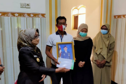 Bupati Jombang  pimpin doa untuk kru KRI Nanggala-402