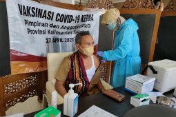 Anggota dan staf DPRD Kaalsel vaksinasi COVID-19 tahap dua