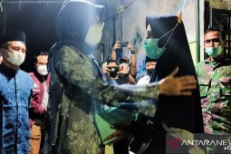 Bupati Probolinggo takziah ke  rumah duka kru KRI Nanggala-402