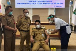 Bupati Balangan "launching" vaksinasi COVID-19 untuk pelayanan publik
