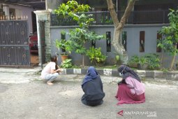 Warga Cianjur berhamburan keluar rumah terasakan gempa Sukabumi