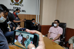 Lsm pertanyakan tersangka ikut pilkada kalsel 2020