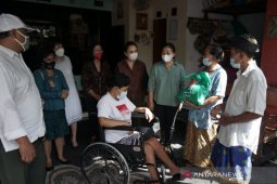 K3S Denpasar-Yayasan Bina Ilmu Korea Selatan bantu kursi roda kepada disabilitas