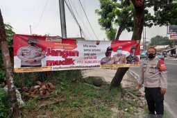 Polisi di Kabupaten Tangerang mulai pasang spanduk larangan mudik Lebaran