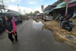 Warga minta pemda bangun saluran pembuangan di Pasar Teluk Melano