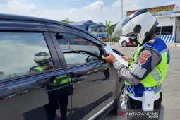 Polisi mulai berlakukan penyekatan kendaraan mudik di Garut