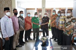 Bupati Asahan terima 500 Alquran dari pemuda PUI Sumut