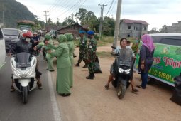 HUT Pomad ke- 75, Denpom Sibolga bagi masker dan takjil