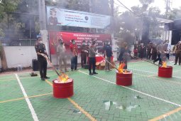 Kejari Tanjung Perak musnahkan barang bukti kejahatan