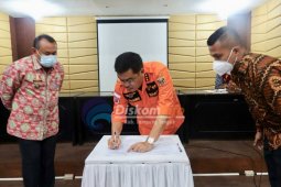 Bupati Lampung Tengah pimpin rapat peniadaan Shalat Idul Fitri 1442 Hijriah di masjid-lapangan