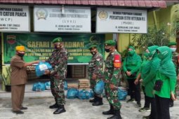 Dandim 0204 berikan bingkisan buat LVRI