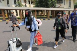 Pemkot Madiun jemput pekerja migran selesai jalani karantina di Surabaya