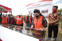 Karolin resmikan empat jembatan gantung senilai Rp13 miilar