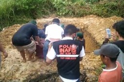 Markus Gulo harap tiga anaknya segera ditemukan dari timbunan longsor