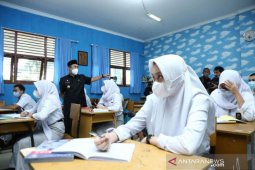 Riau kembali hentikan sekolah tatap muka