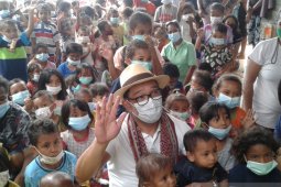 Gubernur Jabar  hibur anak-anak korban bencana di NTT