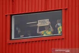 Laga MU vs Liverpool terkatung-katung setelah fans jebol stadion Old Trafford