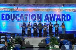 LKBN ANTARA Papua terima penghargaan peduli pendidikan dari Pemprov