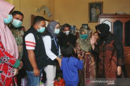 Menteri Sosial serahkan  tabungan untuk anak kru KRI Nanggala 402
