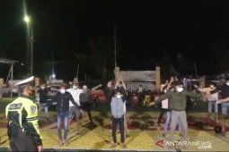 Puluhan remaja dorong motornya puluhan KM ke Mapolres HST