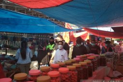 Bupati Gorontalo sidak protokol kesehatan di pasar tradisional Limboto