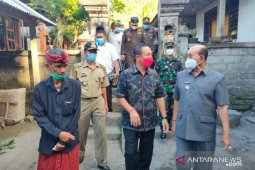 Bupati Karangasem kunjungi rumah Gede Kartika yang tenggelam bersama KRI Nanggala 402