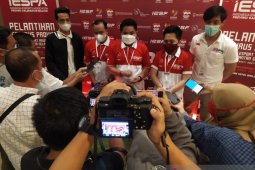 Bang Dhin : pers paling pertama menikmati kebebasan