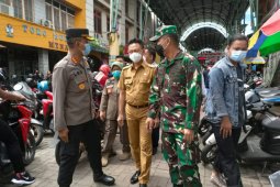 Wali Kota Pontianak tinjau penerapan prokes di sejumlah pusat perbelanjaan
