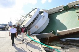 Kapal feri karam korban Siklon Seroja jadi kendala pemulihan operasional Pelabuan Seba