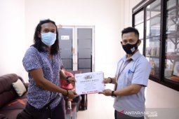 Dukung kemajuan sepak bola Babel, PT Timah salurkan bantuan untuk dua organisasi