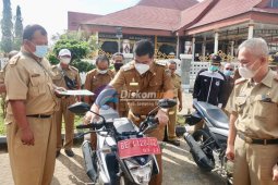 Bupati Lampung Tengah bagikan sepeda motor di lingkup Dinas Pertanian