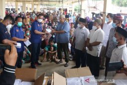 NasDem Tapteng bagikan 700 paket untuk berbuka puasa